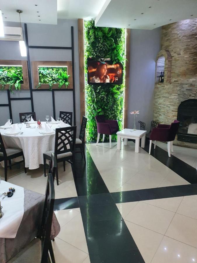 לינה וארוחת בוקר סטארה פאזובה Sunny Hill Garden מראה חיצוני תמונה