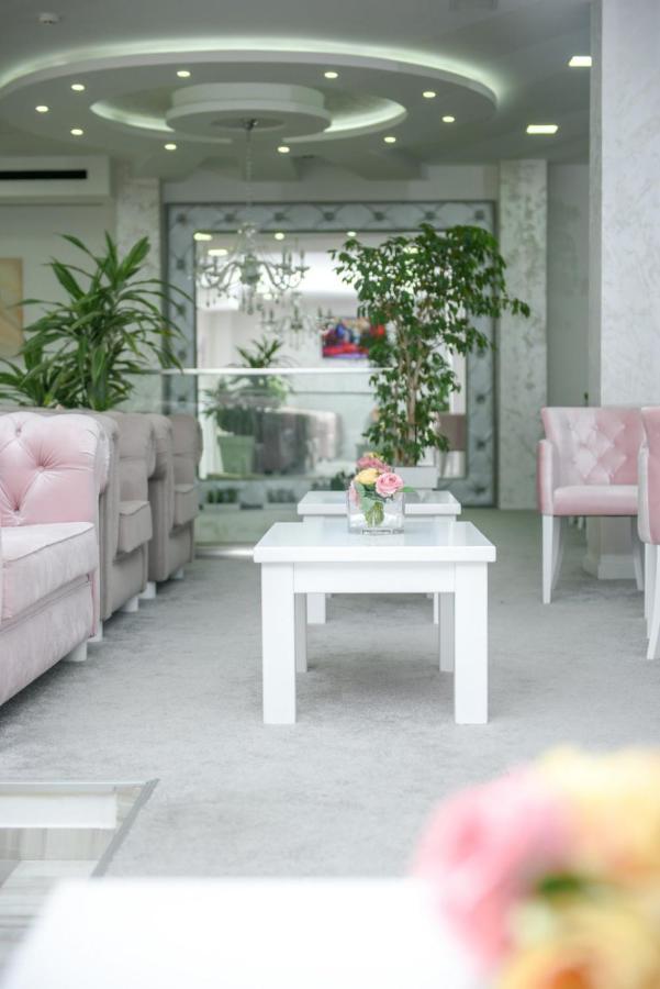 לינה וארוחת בוקר סטארה פאזובה Sunny Hill Garden מראה חיצוני תמונה