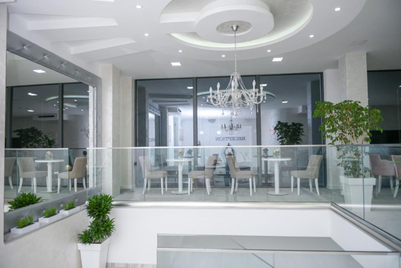 לינה וארוחת בוקר סטארה פאזובה Sunny Hill Garden מראה חיצוני תמונה